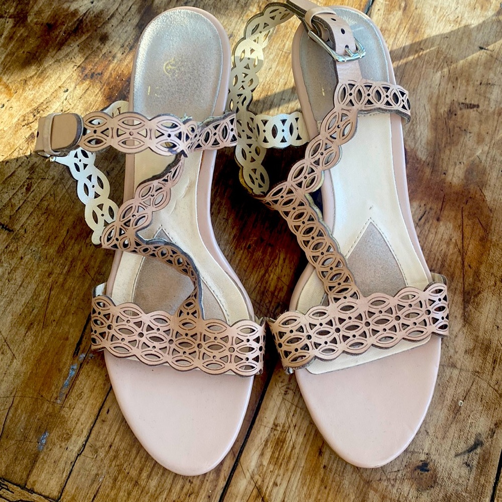 Sweet creamy/blush summer wedge heel size 8.5 3” tapered wedge heel